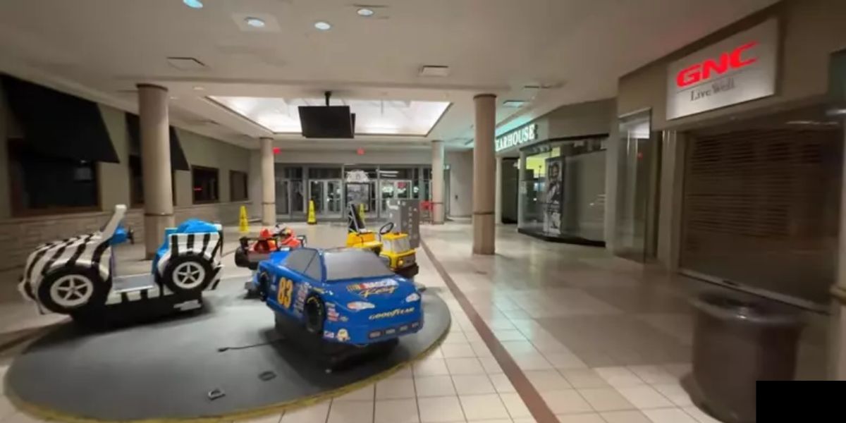 Discover the Eerie Silence of This Empty Ghost Mall in Upstate New York