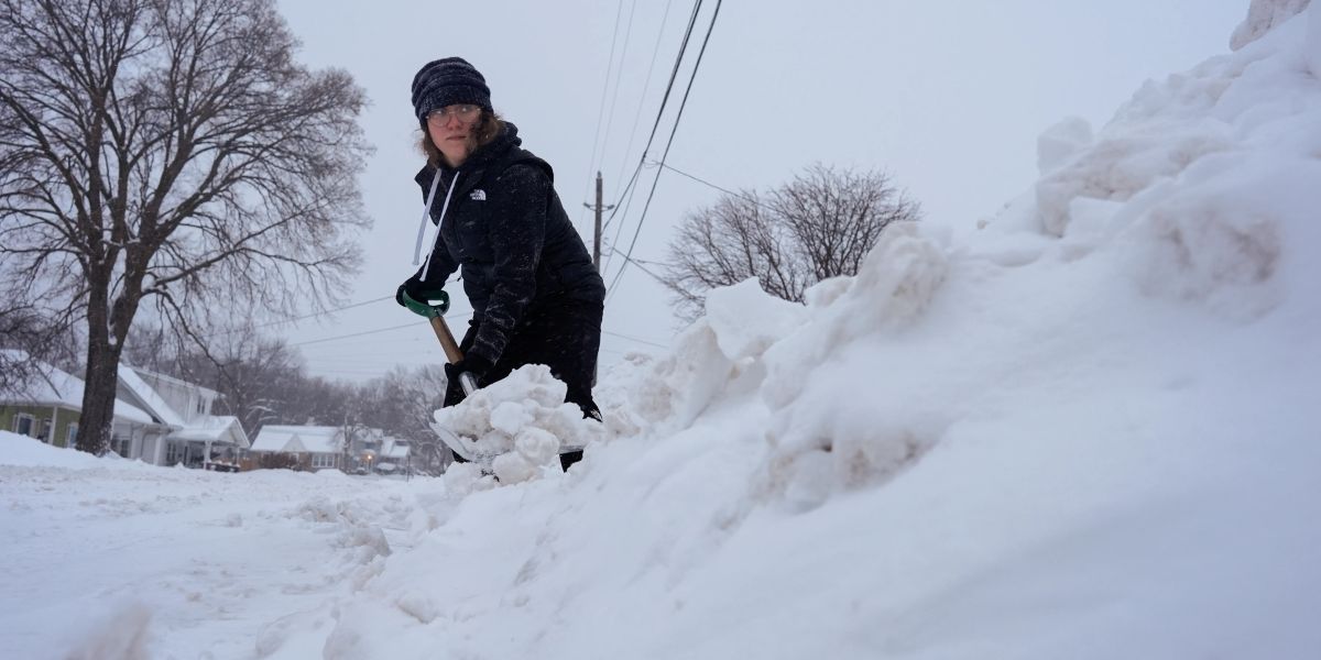 Northern Illinois, Northwestern Indiana to Experience Frigid Wind Chills of -25 Through Monday